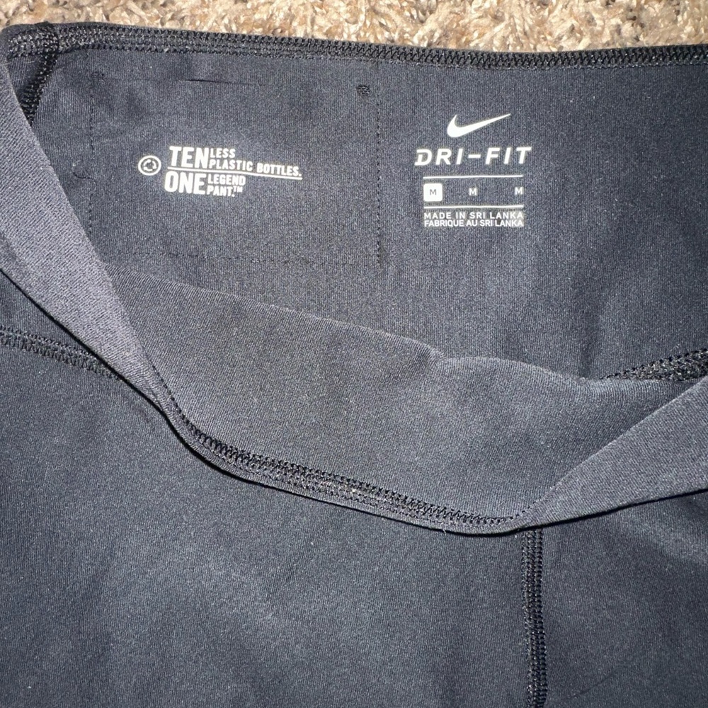 Nike Dri-FIT Capri Leggings - Picture 2 of 3